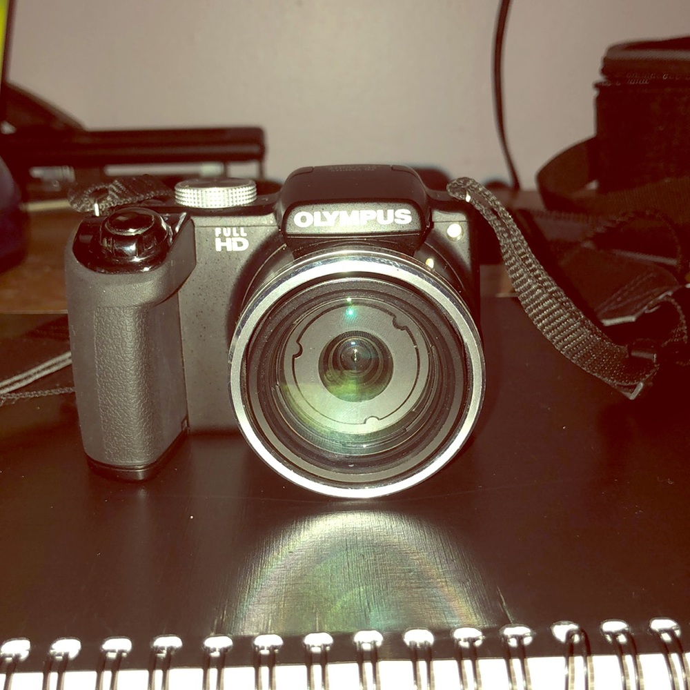 OLYMPUS SP-720UZ 14 megapixel 26 optical zoom